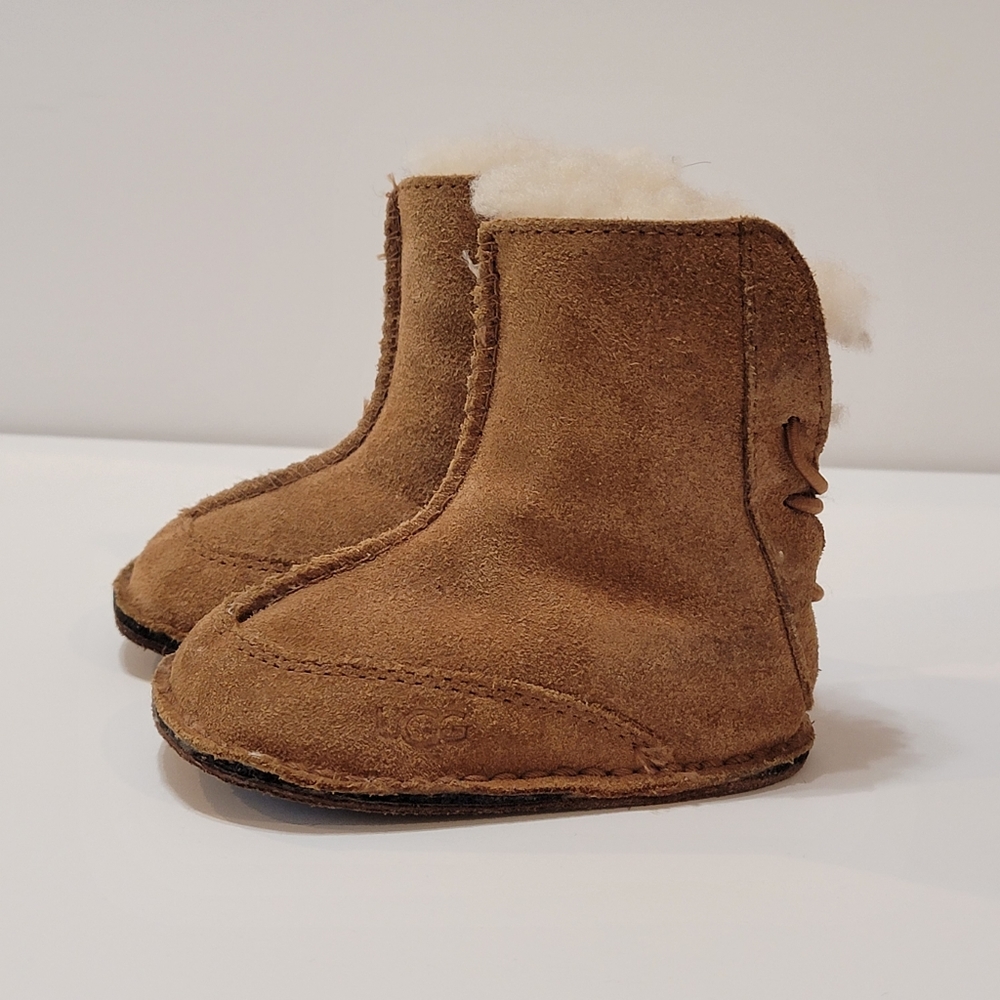 Ugg size small chestnut boots sn 5206 infant baby